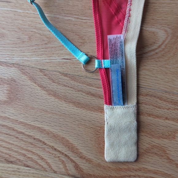 Elle Macpherson. Balconette Underwired Bra. Size 32B. - Picture 4 of 7